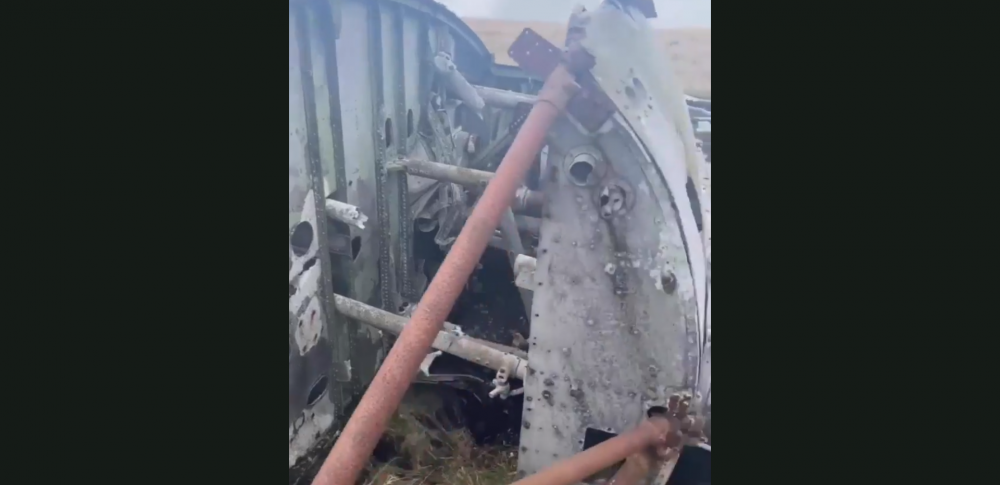 Descoperire INCREDIBILA facuta de doua femei in timpul unei plimbari! Au gasit epava unui avion prabusit in urma cu aproape 80 de ani_4