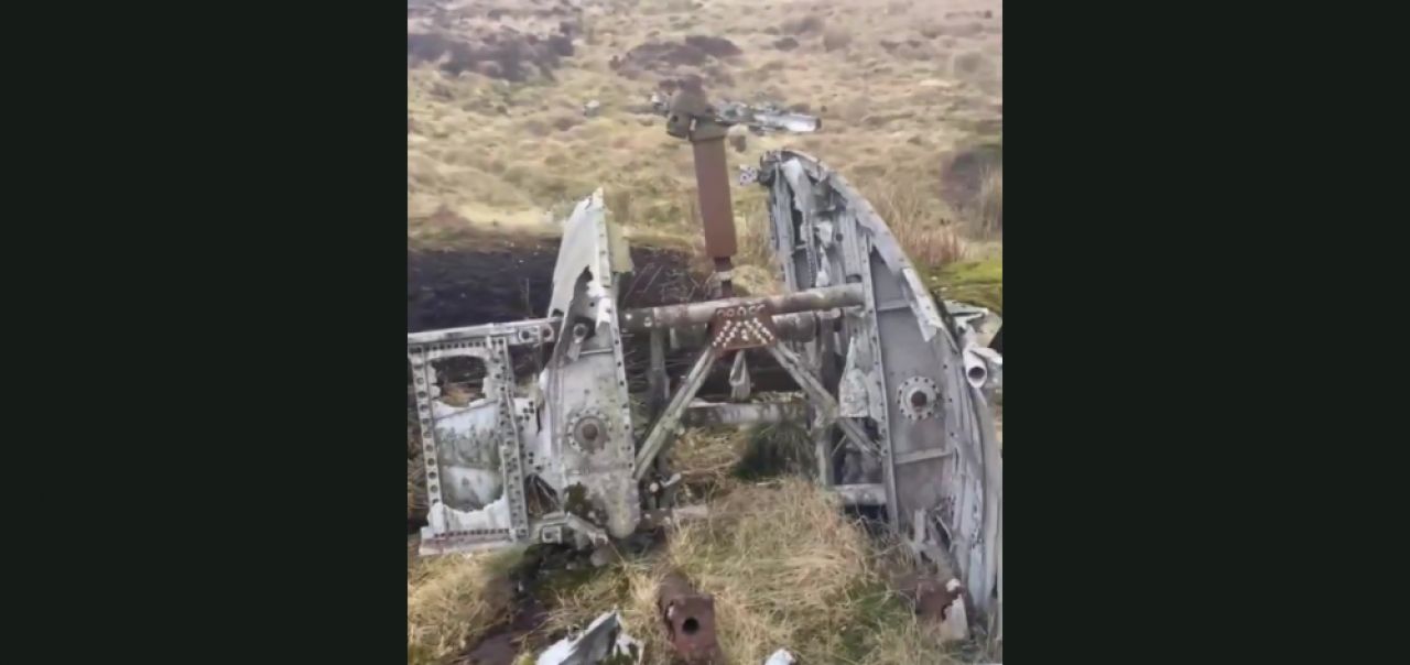 Descoperire INCREDIBILA facuta de doua femei in timpul unei plimbari! Au gasit epava unui avion prabusit in urma cu aproape 80 de ani_7