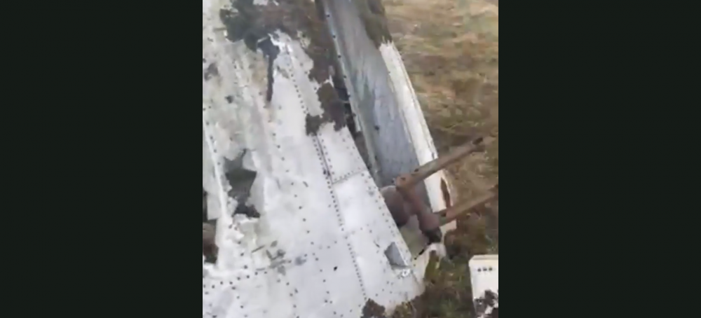 Descoperire INCREDIBILA facuta de doua femei in timpul unei plimbari! Au gasit epava unui avion prabusit in urma cu aproape 80 de ani_10