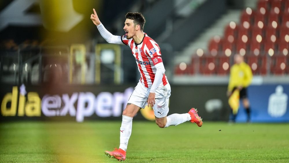 Sergiu Hanca, decisiv pentru KS Cracovia. A adus trei puncte pentru echipa sa &icirc;n meciul cu formația lui Bogdan Ț&icirc;ru