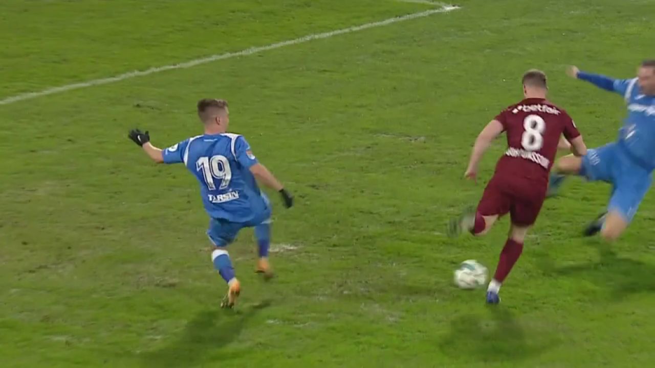Tu sigur esti islandez, baiatu' meu? :)) Sigurjonsson, assist MAGNIFIC pentru Deac in meciul CFR-ului! Pasa BRAZILIANA care i-a lasat masca pe colegi_5