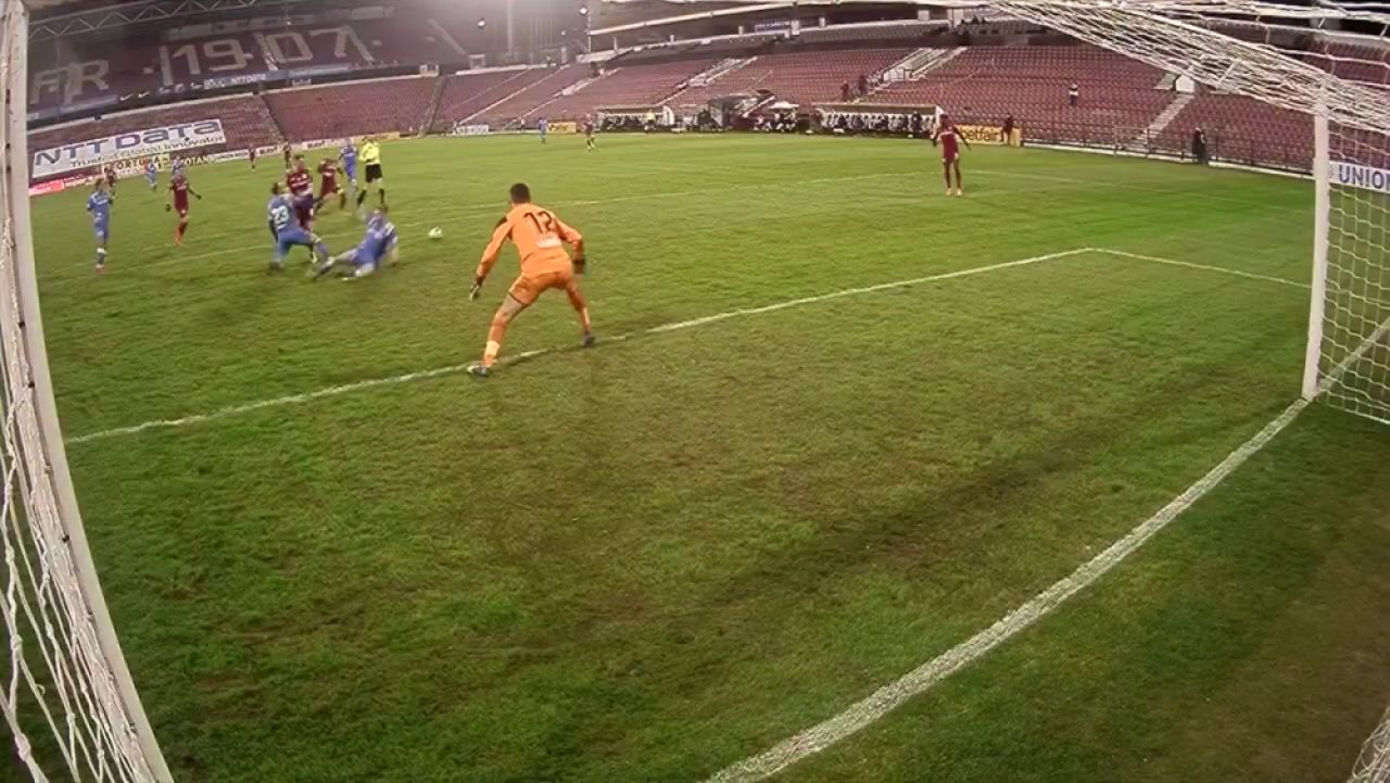 Tu sigur esti islandez, baiatu' meu? :)) Sigurjonsson, assist MAGNIFIC pentru Deac in meciul CFR-ului! Pasa BRAZILIANA care i-a lasat masca pe colegi_6