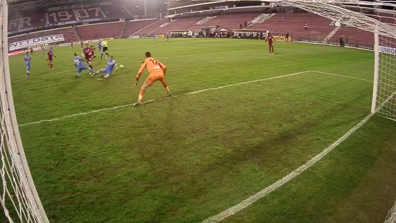 Tu sigur esti islandez, baiatu' meu? :)) Sigurjonsson, assist MAGNIFIC pentru Deac in meciul CFR-ului! Pasa BRAZILIANA care i-a lasat masca pe colegi_7