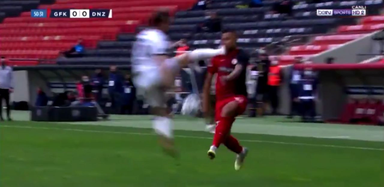 Putea sa-i IA CAPUL daca il nimerea in fata! Romanul Morais, victima celui mai brutal atac vazut in fotbal in ultimul deceniu! A avut nevoie de 7 copci! Ce a scris Marca_4