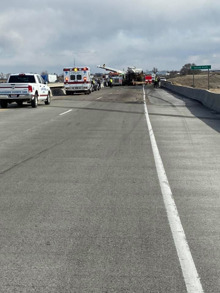 Clipe de cosmar pentru un cuplu! Au atarnat cu masina de un pod la 30 de metri inaltime! Au fost salvati in ultimul moment_10