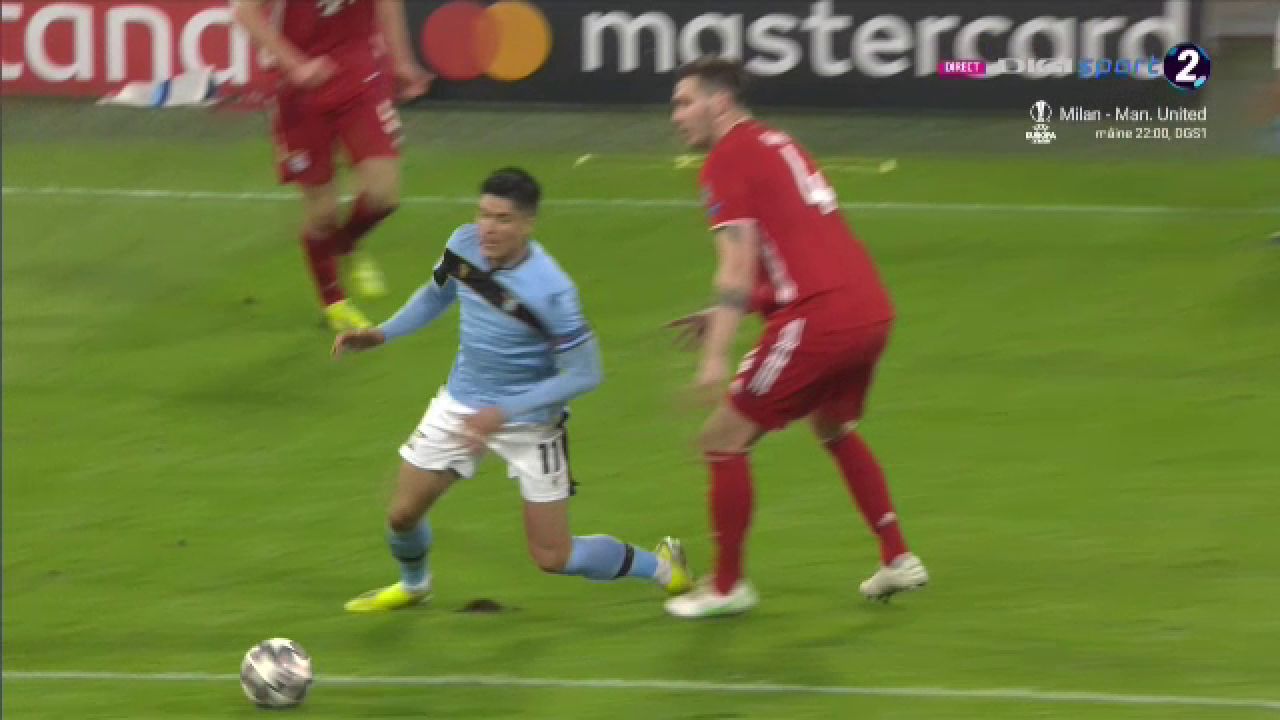 A incercat sa-l pacaleasca pe Istvan Kovacs la Bayern - Lazio! Romanul s-a enervat si a reactionat imediat! Ce decizie a luat_14