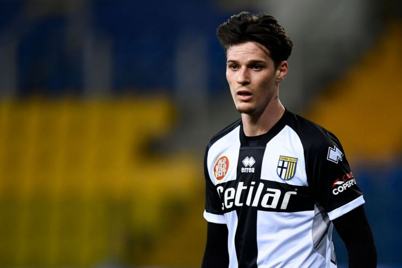 Dennis Man impresioneaza din prima luna la Parma! Clasamentul important in care a fost inclus fotbalistul roman_1
