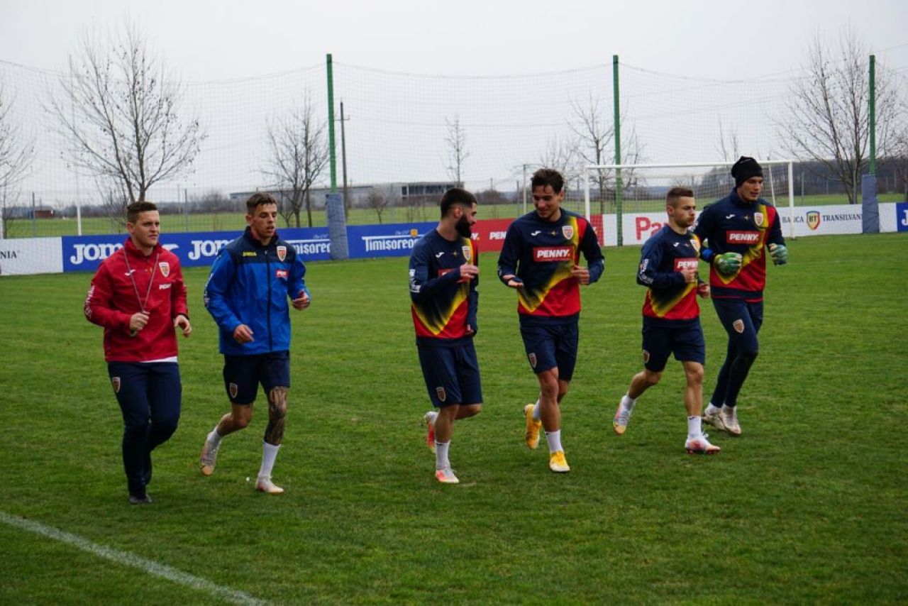 8 jucatori au ajuns deja in cantonamentul nationalei U21! Cum o sa arate mingea de la Europeanul de tineret_8