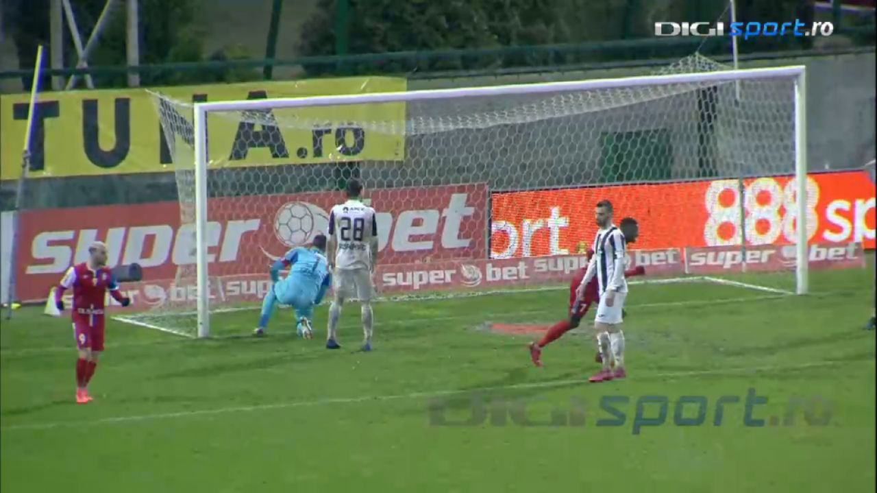 VIDEO | SUPER-EXECUTIE la Giurgiu! Papa de la Botosani a trimis o bomba in vinclul portii_10