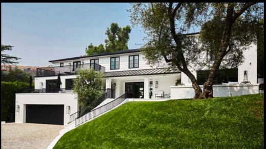 Rihanna si-a cumparat o casa in Beverly Hills! Suma HALUCINANTA cheltuita de artista cu o avere de 550 de milioane de dolari_2