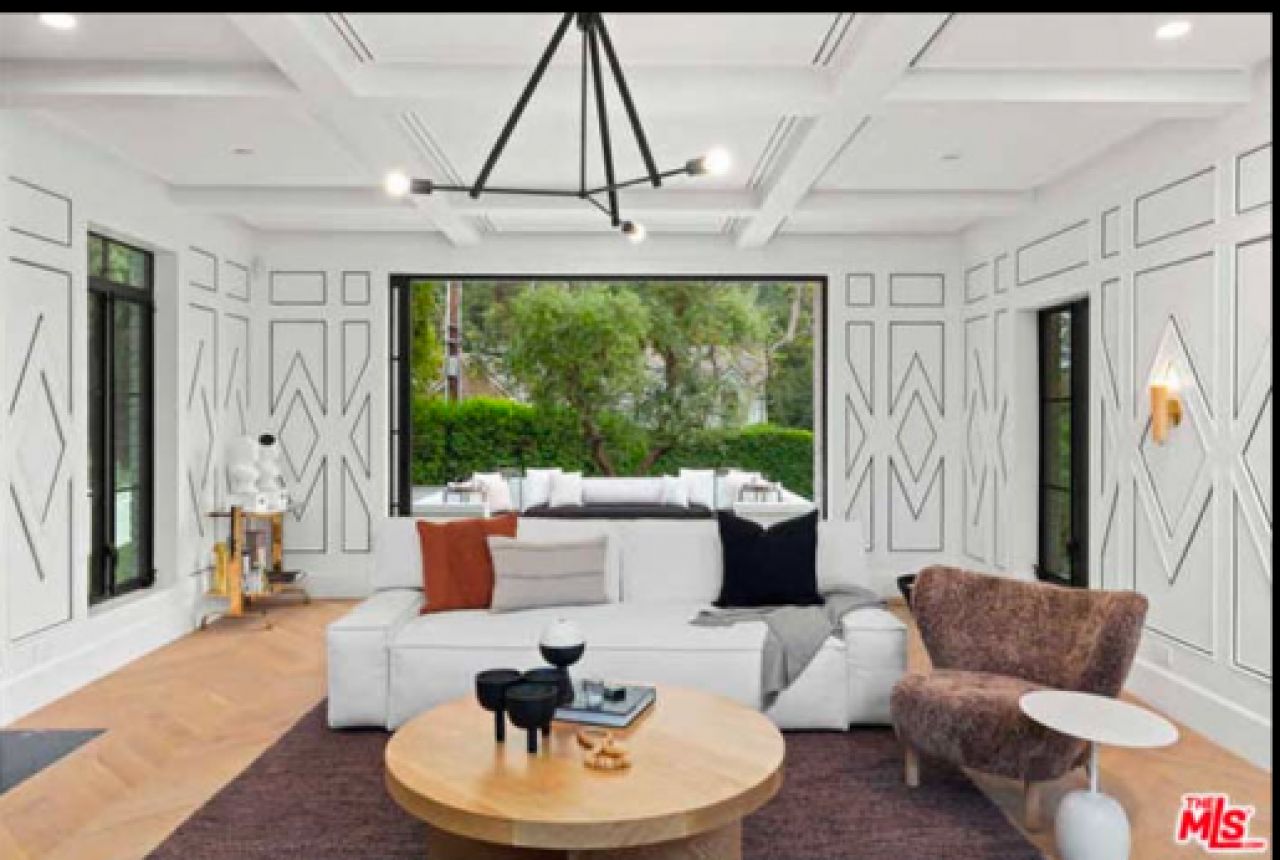 Rihanna si-a cumparat o casa in Beverly Hills! Suma HALUCINANTA cheltuita de artista cu o avere de 550 de milioane de dolari_4