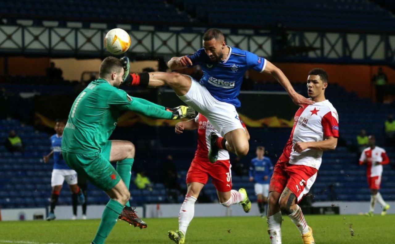 Atentie, imagini socante! Atac monstruos: i-a spart capul pur si simplu cu o lovitura dementa in Rangers - Slavia! Cum arata capul portarului dupa atac_1