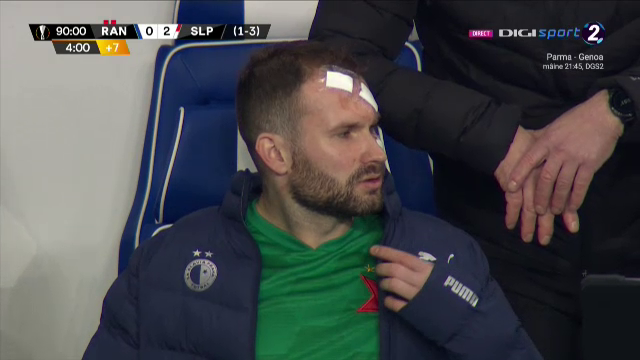 Atentie, imagini socante! Atac monstruos: i-a spart capul pur si simplu cu o lovitura dementa in Rangers - Slavia! Cum arata capul portarului dupa atac_2