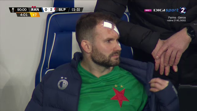 Atentie, imagini socante! Atac monstruos: i-a spart capul pur si simplu cu o lovitura dementa in Rangers - Slavia! Cum arata capul portarului dupa atac_3