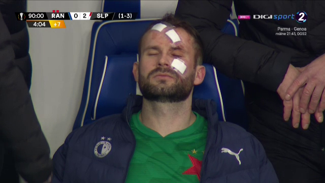 Atentie, imagini socante! Atac monstruos: i-a spart capul pur si simplu cu o lovitura dementa in Rangers - Slavia! Cum arata capul portarului dupa atac_10