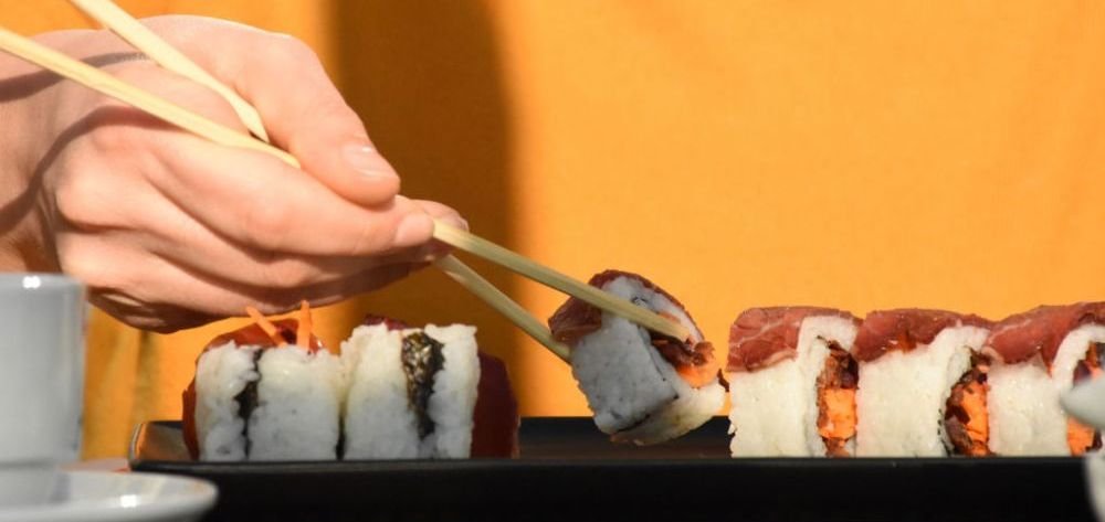 FABULOS! NEBUNIE in Taiwan dupa ce un restaurant le-a oferit un meniu gratis oamenilor care accepta sa isi schimbe numele! Este INCREDIBIL cate persoane au dat curs ofertei
