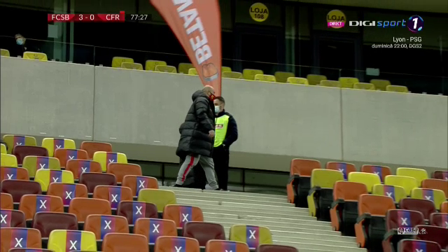 Momente INCREDIBILE pe National Arena dupa golul lui Morutan! MM a luat bannerul sponsorului si a inceput sa ALERGE prin tribuna! Morutan si Popescu au inceput sa danseze ca ROBOTII!_2