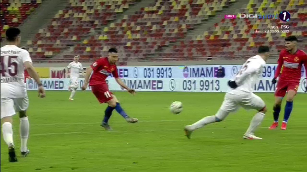 Momente INCREDIBILE pe National Arena dupa golul lui Morutan! MM a luat bannerul sponsorului si a inceput sa ALERGE prin tribuna! Morutan si Popescu au inceput sa danseze ca ROBOTII!_12