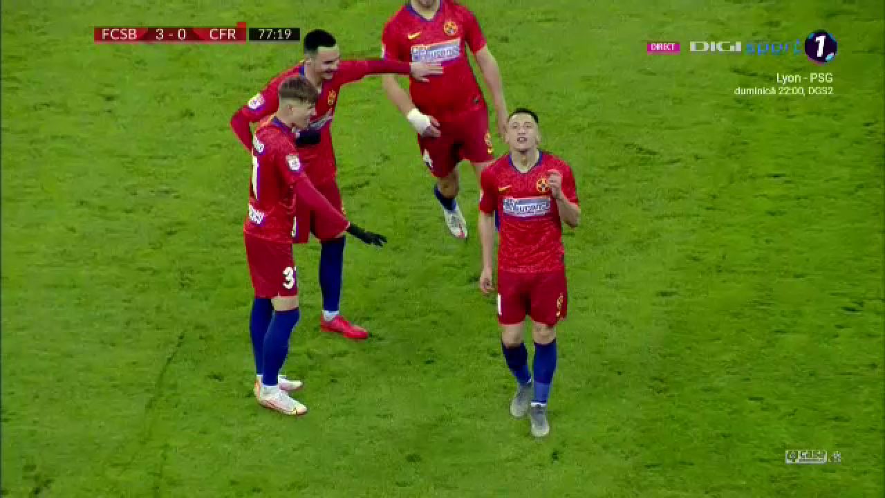 Momente INCREDIBILE pe National Arena dupa golul lui Morutan! MM a luat bannerul sponsorului si a inceput sa ALERGE prin tribuna! Morutan si Popescu au inceput sa danseze ca ROBOTII!_18