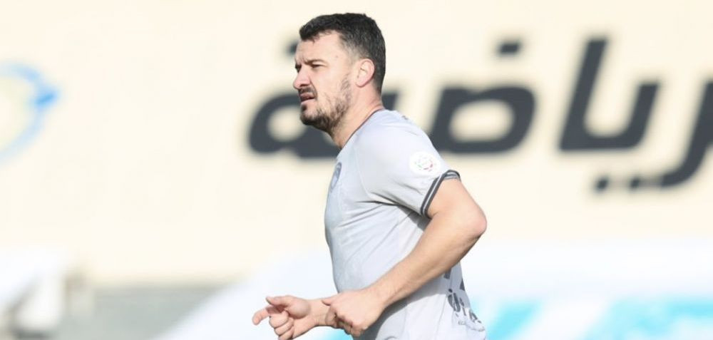 Replica lui sarmaluta Budescu dupa ce nu a fost convocat la nationala! :) Trage din greu la antrenamente si se lauda cu asta pe internet! Ce a postat