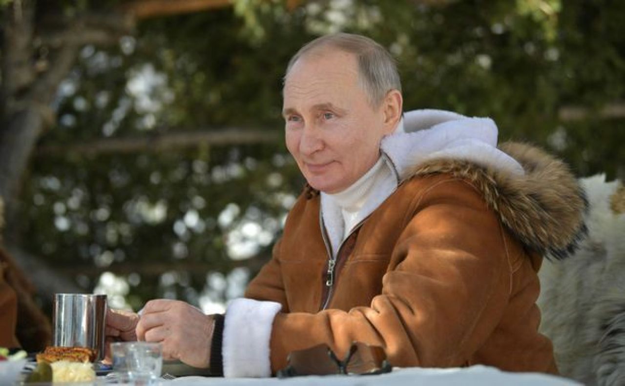 Sunt imaginile care fac inconjurul lumii! Putin, filmat in timp ce conducea un TANC! Ce a putut sa faca presedintele Rusiei_1