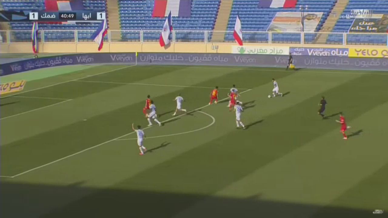 Moment uluitor la meciul lui Budescu din Arabia Saudita! E faza care va face inconjurul lumii! Erau 6 contra 2, dar totul s-a terminat cu gol la poarta cealalta!_2
