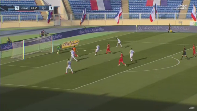 Moment uluitor la meciul lui Budescu din Arabia Saudita! E faza care va face inconjurul lumii! Erau 6 contra 2, dar totul s-a terminat cu gol la poarta cealalta!_4