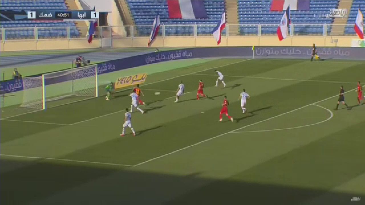 Moment uluitor la meciul lui Budescu din Arabia Saudita! E faza care va face inconjurul lumii! Erau 6 contra 2, dar totul s-a terminat cu gol la poarta cealalta!_4