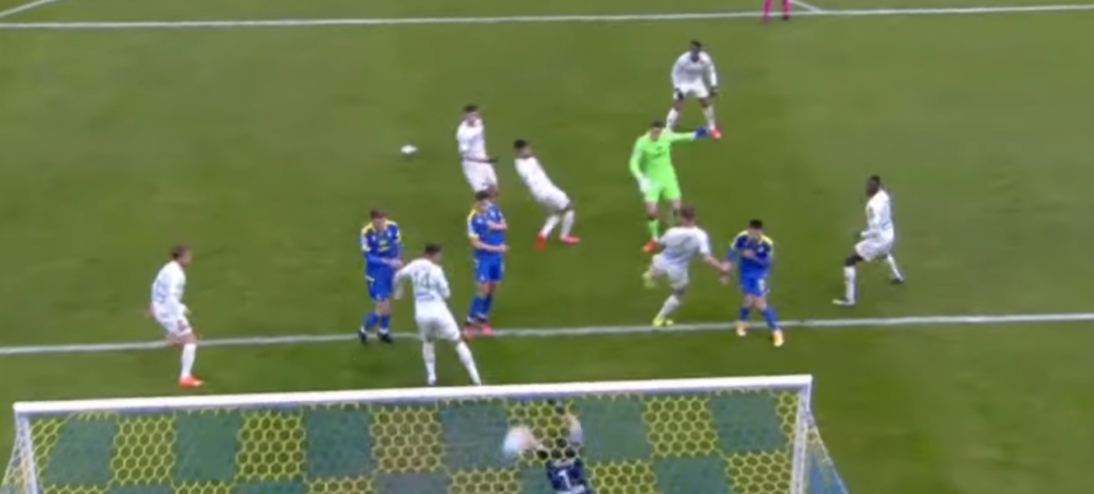 DEMENTA TOTALA! NU se poate asa ceva: Boloni a primit gol de la PORTARUL ADVERS! Faza incredibila in minutul 90