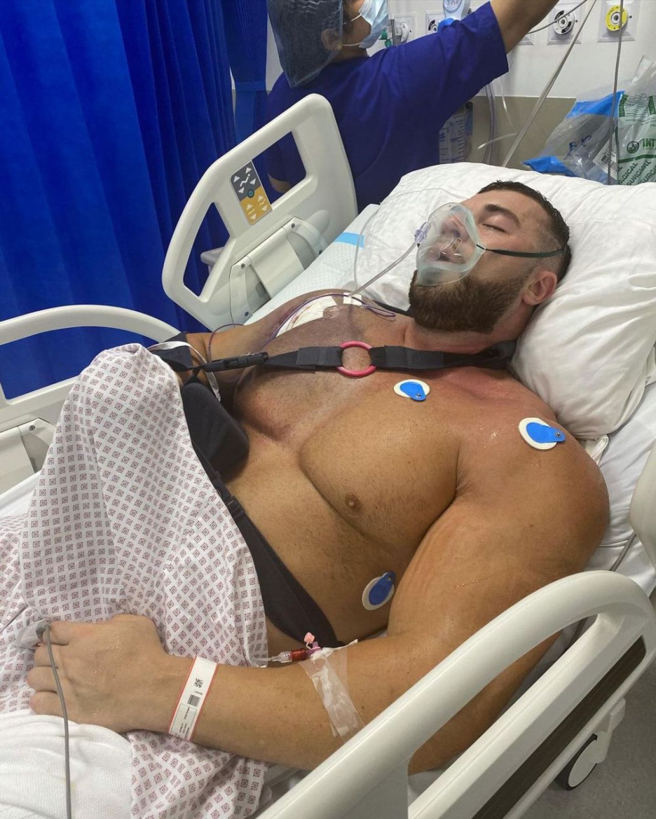 Primele imagini cu sportivul care si-a DISTRUS pieptul la antrenamente! Cum arata dupa operatia suferita si ce i-au spus medicii! Detalii cu impact emotional_5