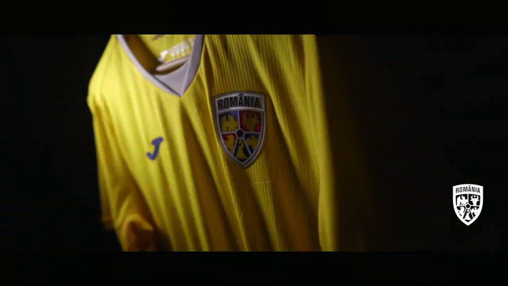 A aparut NOUL TRICOU al nationalei Romaniei! Hagi si Popescu ul prezinta! Cum arata noul echipament_2