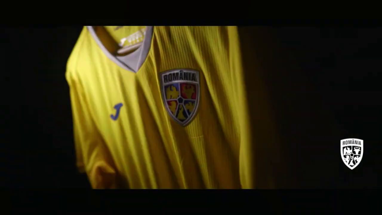A aparut NOUL TRICOU al nationalei Romaniei! Hagi si Popescu ul prezinta! Cum arata noul echipament_2