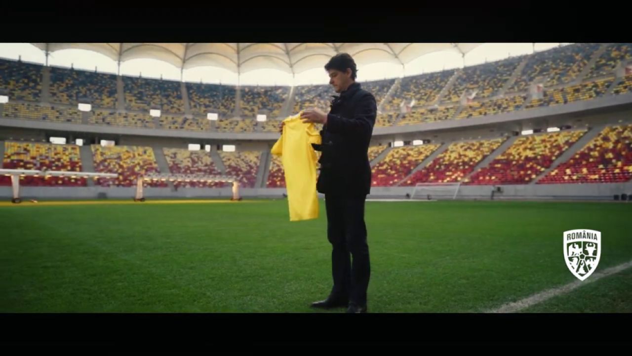 A aparut NOUL TRICOU al nationalei Romaniei! Hagi si Popescu ul prezinta! Cum arata noul echipament_3