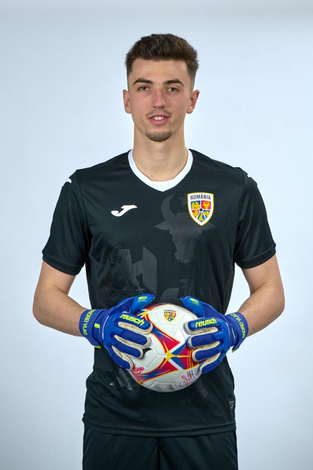 A aparut NOUL TRICOU al nationalei Romaniei! Hagi si Popescu ul prezinta! Cum arata noul echipament_16