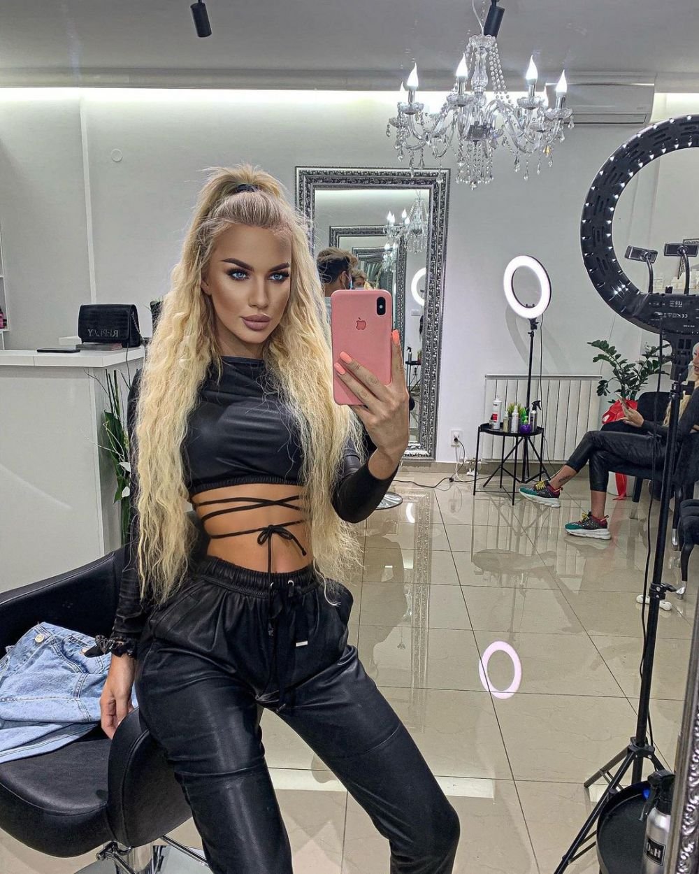 I s-au oferit 60 000 de euro pentru a-l seduce pe Djokovic si a-i distruge casnicia! Ce a putut sa faca aceasta bomba sexy_5