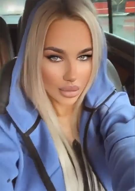 I s-au oferit 60 000 de euro pentru a-l seduce pe Djokovic si a-i distruge casnicia! Ce a putut sa faca aceasta bomba sexy_7