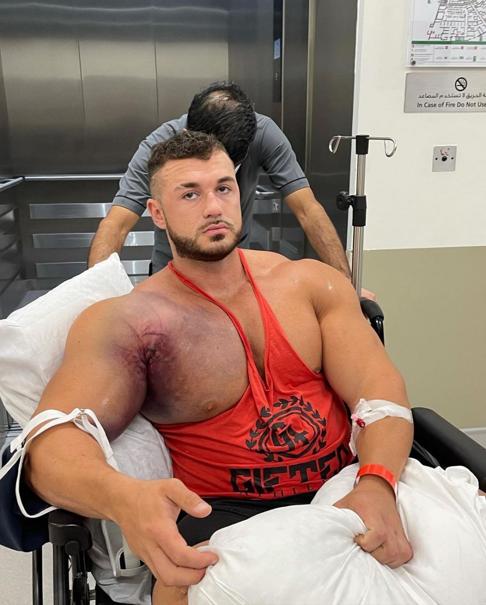 Sunt imaginile momentului! Cum poate arata dupa operatie sportivul care si-a distrus pieptul in timpul antrenamentelor! Imagini cu puternic impact emotional_1