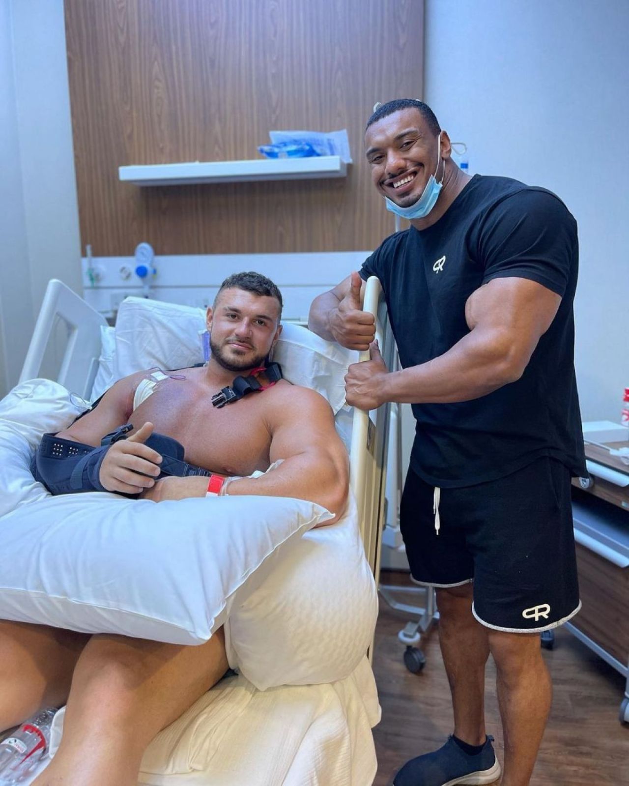 Sunt imaginile momentului! Cum poate arata dupa operatie sportivul care si-a distrus pieptul in timpul antrenamentelor! Imagini cu puternic impact emotional_3
