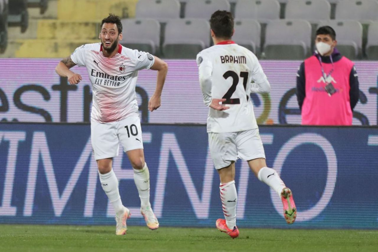 Dorit de Manchester United, Hakan Calhanoglu a facut anuntul! La ce club viseaza sa joace si care sunt sansele sa continue la Milan_1