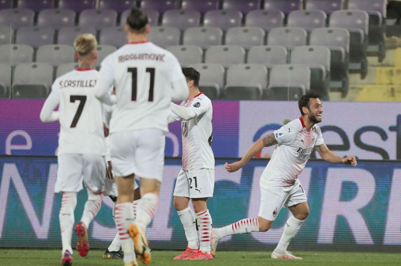Dorit de Manchester United, Hakan Calhanoglu a facut anuntul! La ce club viseaza sa joace si care sunt sansele sa continue la Milan_2