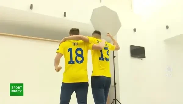 Morutan a facut SHOW cu portocala inaintea meciului cu Olanda! Imagini senzationale din cantonamentul Romaniei!