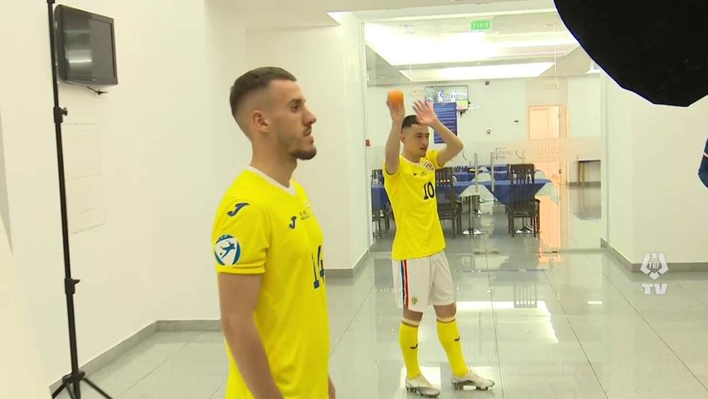 Morutan a facut SHOW cu portocala inaintea meciului cu Olanda! Imagini senzationale din cantonamentul Romaniei!_8