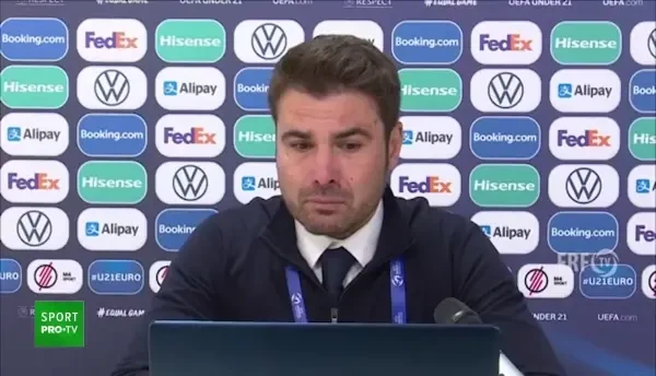 Genial! "Ciobi, da tu ca o sa dai gol!" Mutu i-a strigat lui Ciobanu de pe margine sa bata in locul lui Morutan! Tot ce a spus Mutu dupa egalul cu Olanda