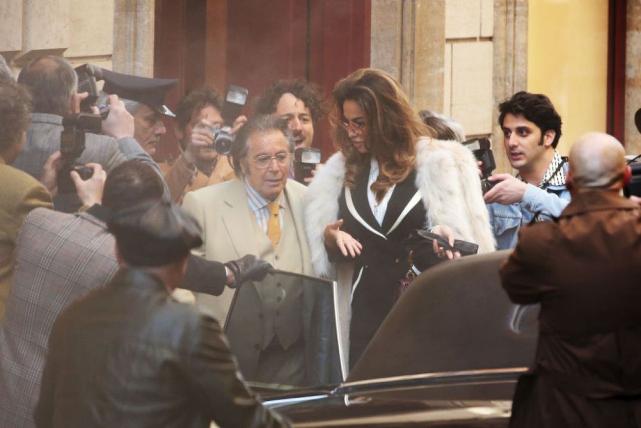 S-a aflat tot! Cati bani incaseaza Madalina Ghenea pentru super-filmul in care apare cu Al Pacino si Lady Gaga _6