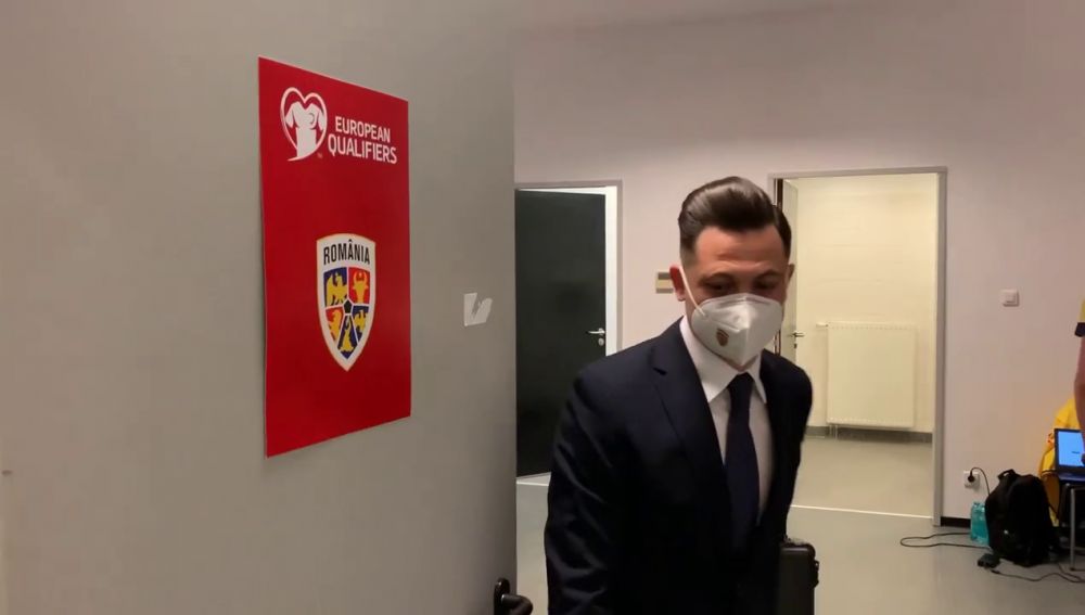 Moment INCREDIBIL inainte de Romania - Macedonia! Radoi a obtinut al doilea test negativ si a intrat peste jucatori in vestiar! Ce reactie au avut_2
