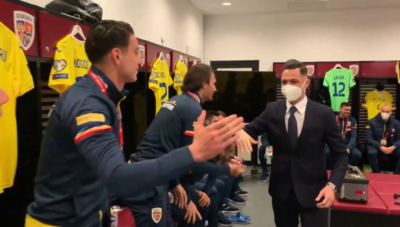 Moment INCREDIBIL inainte de Romania - Macedonia! Radoi a obtinut al doilea test negativ si a intrat peste jucatori in vestiar! Ce reactie au avut_8