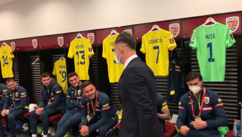 Moment INCREDIBIL inainte de Romania - Macedonia! Radoi a obtinut al doilea test negativ si a intrat peste jucatori in vestiar! Ce reactie au avut_11