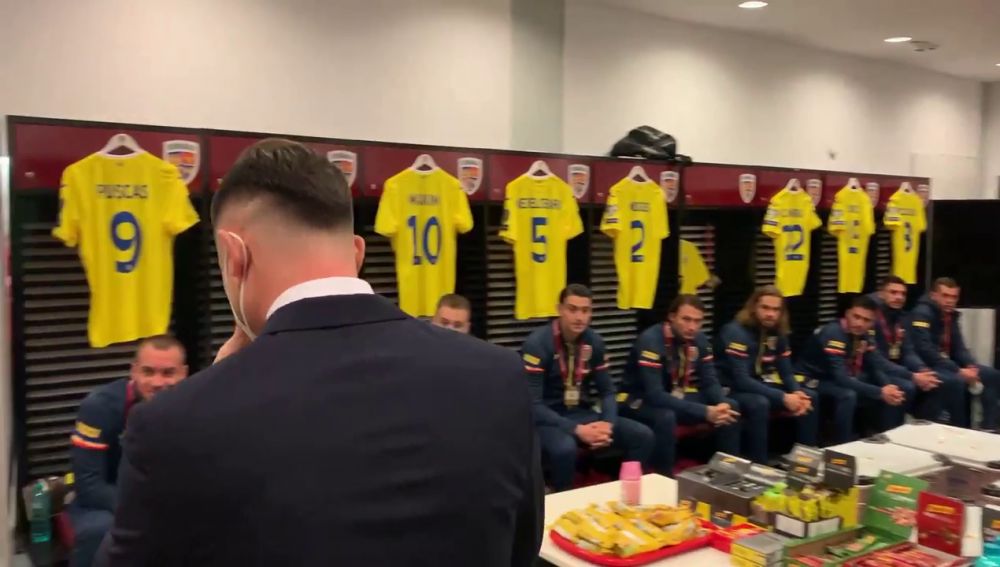 Moment INCREDIBIL inainte de Romania - Macedonia! Radoi a obtinut al doilea test negativ si a intrat peste jucatori in vestiar! Ce reactie au avut_13