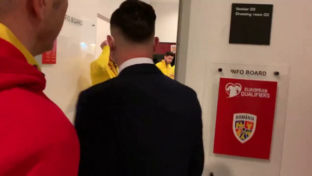 Moment INCREDIBIL inainte de Romania - Macedonia! Radoi a obtinut al doilea test negativ si a intrat peste jucatori in vestiar! Ce reactie au avut_15