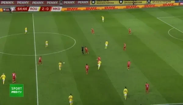 Gafa IMENSA a lui Nita! Portarul a preluat cu mainile un balon venit de la Stanciu